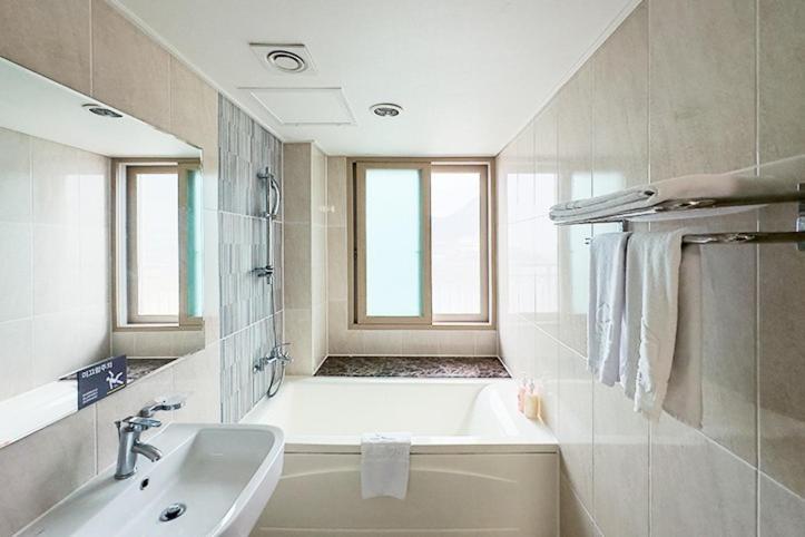 Mohang Haenaru Family Hotel Пуан Номер фото
